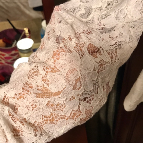 Lace Cropped jacket - Picture 3 of 3